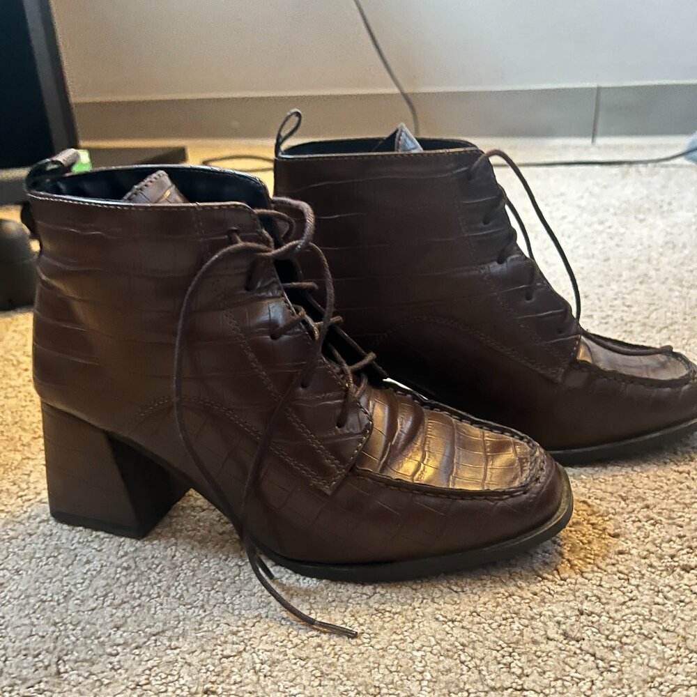 Women's textured, lace up heeled boots/formal shoes